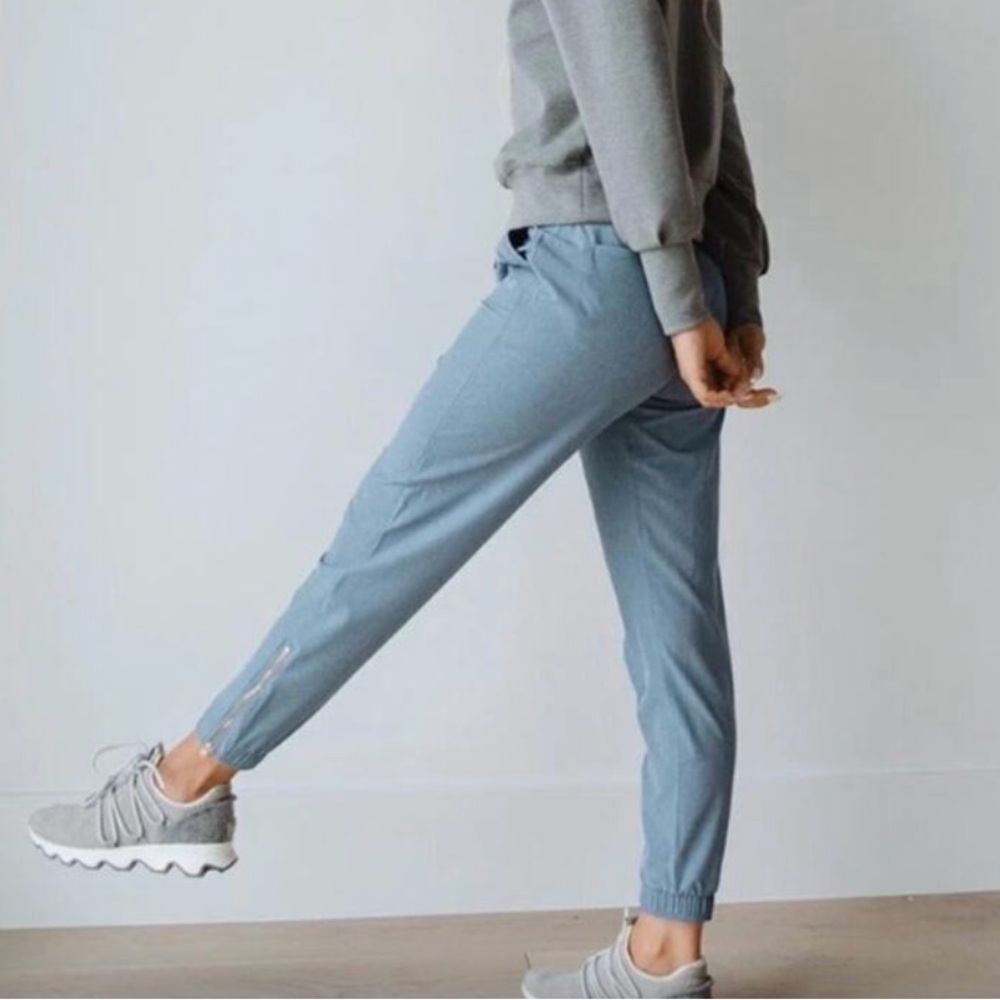 Albion Jetsetter Petite Jogger Pants in Chmabray